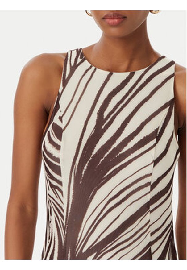 Guess Sukienka wieczorowa W6GK13 K2943 Brązowy Slim Fit. Kolor: brązowy. Materiał: syntetyk. Styl: wizytowy