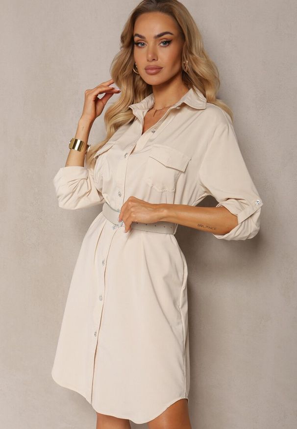 Renee - Beżowa Koszulowa Sukienka Utility z Eleganckim Paskiem w Komplecie Miriams. Typ kołnierza: dekolt w serek. Kolor: beżowy. Typ sukienki: koszulowe. Styl: elegancki