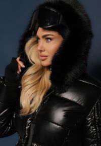 Renee - Czarna Kurtka Pikowana z Futrzanym Kapturem Cohine. Kolor: czarny. Materiał: futro. Wzór: aplikacja. Sezon: zima #2