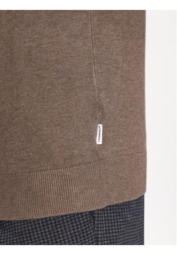 Lindbergh Sweter 30-800143 Beżowy Slim Fit. Kolor: beżowy. Materiał: wiskoza