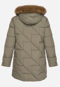 Born2be - Jasnozielona Pikowana Kurtka z Kapturem z Futerkiem Ruvite. Typ kołnierza: kaptur. Kolekcja: plus size. Kolor: zielony. Materiał: futro #4