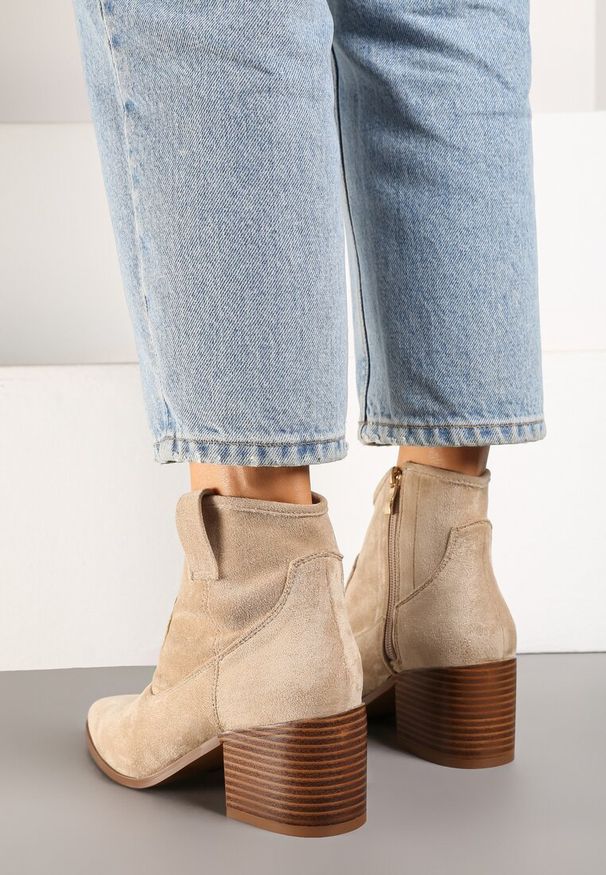 Born2be - Ciemnobeżowe Botki Vices Kowbojki na Słupku Vertiona. Okazja: na co dzień. Kolor: beżowy. Materiał: jeans. Sezon: zima, jesień. Obcas: na słupku. Styl: casual. Wysokość obcasa: średni