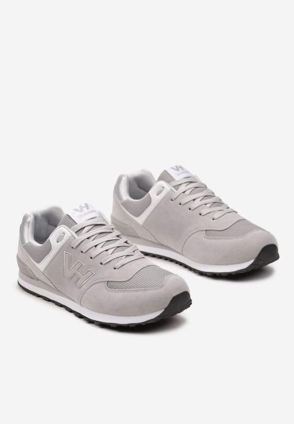 Born2be - Szare Buty Sportowe na Piankowej Podeszwie z Ozdobnymi Przeszyciami i Siateczką Korialla. Wysokość cholewki: przed kostkę. Kolor: szary. Szerokość cholewki: normalna. Wzór: aplikacja. Obcas: na płaskiej podeszwie