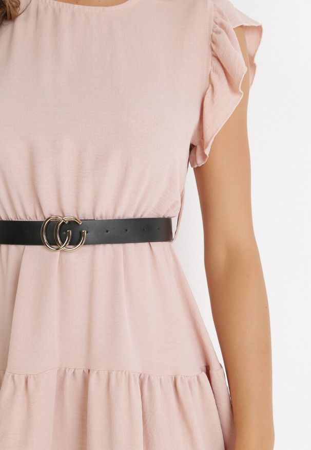 Born2be - Jasnoróżowa Sukienka z Gumką i Paskiem w Talii Ozdobiona Falbankami Deliga. Okazja: na co dzień. Typ kołnierza: kołnierz z falbankami. Kolor: różowy. Wzór: aplikacja. Styl: casual