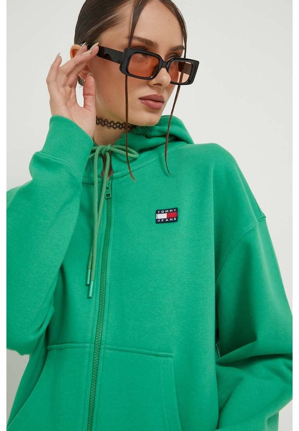 Tommy Jeans bluza bawełniana damska kolor zielony z kapturem gładka. Typ kołnierza: kaptur. Kolor: zielony. Materiał: bawełna. Wzór: gładki