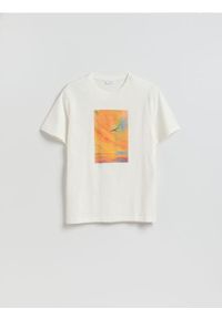 Reserved - T-shirt regular z nadrukiem - złamana biel. Materiał: dzianina, bawełna. Wzór: nadruk #1