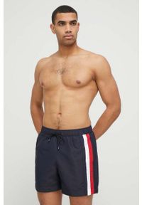 TOMMY HILFIGER - Tommy Hilfiger szorty kąpielowe kolor granatowy. Kolor: niebieski. Materiał: tkanina, poliester