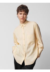 outhorn - Koszula oversize z lyocellu damska Outhorn - żółta. Kolor: żółty. Materiał: włókno, satyna, tkanina, materiał. Sezon: lato #1