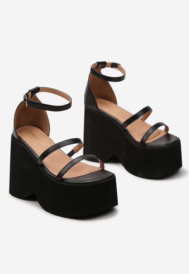 Born2be - Czarne Sandały na Wysokiej Platformie i Koturnie z Cienkimi Paskami Telfina. Zapięcie: pasek. Kolor: czarny. Materiał: len. Sezon: lato. Obcas: na koturnie. Styl: elegancki