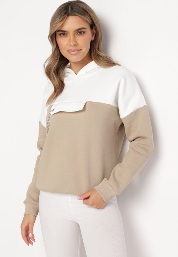 Born2be - Beżowa Bluza z Kapturem i Ozdobnym Łańcuszkiem Umabelle. Typ kołnierza: kaptur. Kolor: beżowy. Materiał: bawełna, polar, tkanina