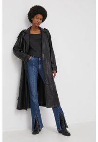 Answear Lab płaszcz damski kolor czarny przejściowy oversize. Kolor: czarny. Długość rękawa: raglanowy rękaw. Styl: wakacyjny