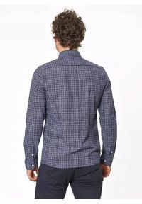 Lee - LEE SLIM BUTTON DOWN MĘSKA KOSZULA MATERIAŁOWA W KRATĘ NIGHT SKY L66XZHSJ. Typ kołnierza: button down. Materiał: materiał