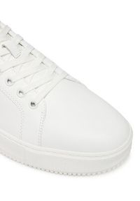 Calvin Klein Jeans Sneakersy YM0YM01296 Biały. Kolor: biały. Materiał: skóra
