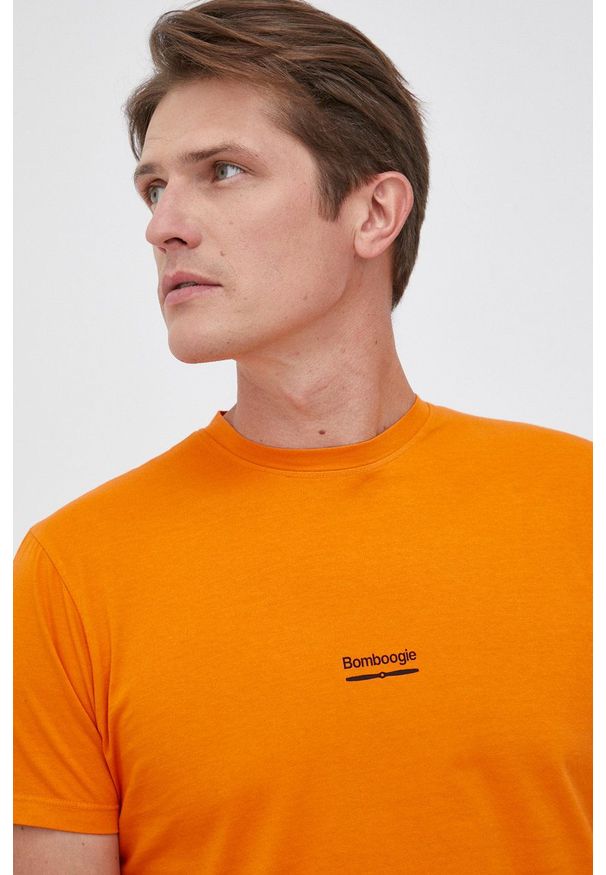 Bomboogie - T-shirt bawełniany. Kolor: pomarańczowy. Materiał: bawełna. Wzór: gładki