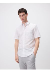 Reserved - Koszula regular z dodatkiem lnu - biały. Kolor: biały. Materiał: len