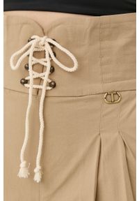 TwinSet - Twinset spodnie bawełniane damskie kolor beżowy fason chinos high waist. Stan: podwyższony. Kolor: beżowy. Materiał: bawełna. Wzór: aplikacja #2