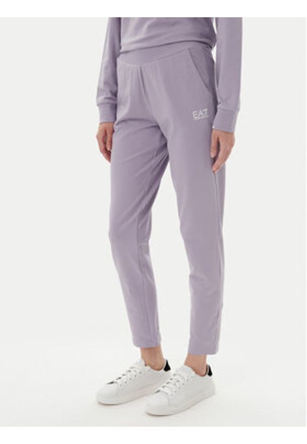 EA7 Emporio Armani Dres 7W000115 AF13135 UA092 Fioletowy Regular Fit. Kolor: fioletowy. Materiał: bawełna