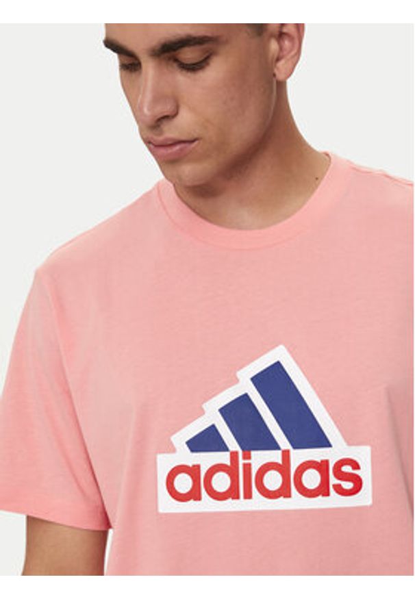 Adidas - adidas T-Shirt Future Icons Badge of Sport IS8342 Różowy Loose Fit. Kolor: różowy. Materiał: bawełna. Styl: sportowy