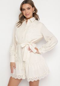 Born2be - Jasnobeżowa Koszulowa Sukienka z Wiskozy z Bawełną Koronką i Paskiem Lilresia. Okazja: na co dzień. Kolor: beżowy. Materiał: koronka, bawełna, wiskoza. Długość rękawa: długi rękaw. Wzór: koronka. Sezon: wiosna, lato. Typ sukienki: koszulowe. Styl: klasyczny, casual, elegancki #3
