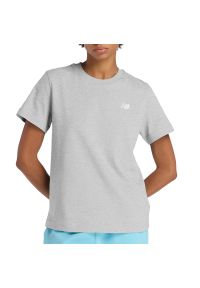 Koszulka damska New Balance WT41509AG - szara. Kolor: szary. Materiał: bawełna, materiał. Długość rękawa: krótki rękaw. Długość: krótkie. Wzór: napisy #1