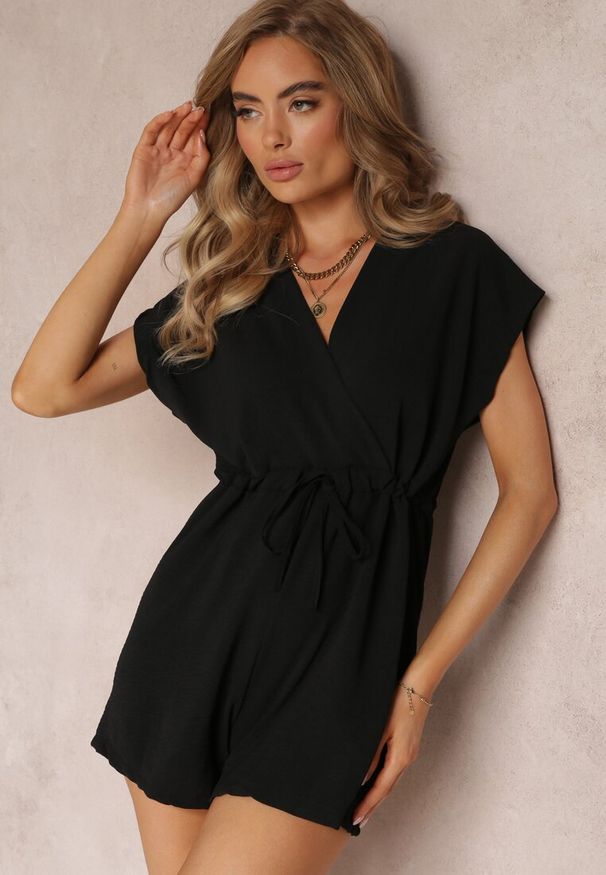 Renee - Czarny Krótki Kombinezon ze Ściągaczem w Talii Weam. Kolor: czarny. Długość rękawa: krótki rękaw. Długość: krótkie. Styl: elegancki