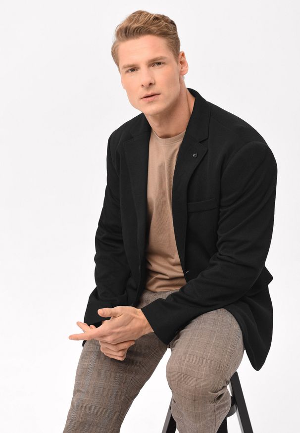 Volcano - Dzianinowa marynarka jednorzędowa JB-BOND. Okazja: na co dzień. Materiał: dzianina. Styl: klasyczny, casual, sportowy