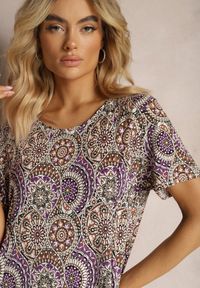 Renee - Fioletowo-Żółta Krótka Sukienka w Stylu Boho z Elastycznej Wiskozy z Krótkimi Rękawami Ailoni. Kolor: fioletowy. Materiał: wiskoza. Długość rękawa: krótki rękaw. Sezon: lato, wiosna. Styl: boho. Długość: mini #5