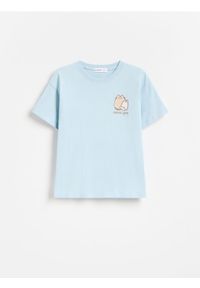 Reserved - T-shirt z nadrukiem Pusheen - jasnoniebieski. Kolor: niebieski. Materiał: bawełna. Wzór: nadruk #1