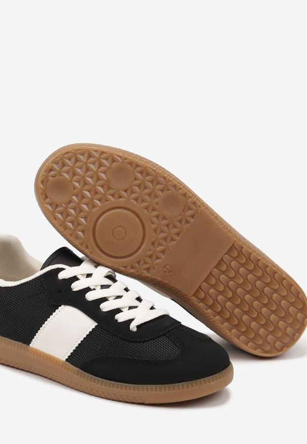 Renee - Czarne Sneakersy Tenisówki w Kultowym Stylu Neolithaen. Okazja: na co dzień. Zapięcie: sznurówki. Kolor: czarny. Materiał: jeans