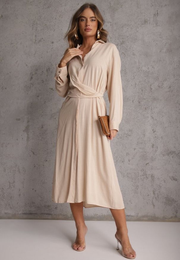 Renee - Beżowa Koszulowa Sukienka z Wiskozy z Asymetrycznym Drapowaniem i Guzikiem Hetasa. Okazja: na co dzień. Kolor: beżowy. Materiał: wiskoza. Długość rękawa: długi rękaw. Typ sukienki: asymetryczne, koszulowe. Styl: casual, elegancki