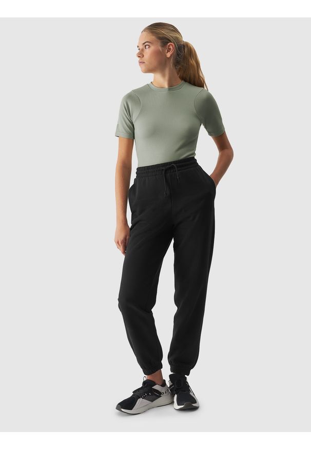 4f - 4F T-shirt slim crop-top gładki damski - khaki XXL. Okazja: na co dzień. Kolor: oliwkowy, brązowy, wielokolorowy. Materiał: materiał, syntetyk, dzianina, prążkowany. Długość rękawa: krótki rękaw. Długość: krótkie. Wzór: gładki. Styl: casual, sportowy
