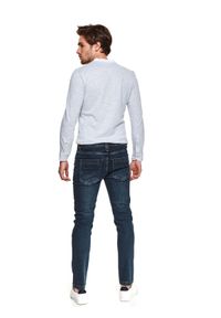 TOP SECRET - Spodnie denimowe dopasowane. Okazja: do pracy. Kolor: niebieski. Materiał: jeans, tkanina. Sezon: wiosna. Styl: klasyczny #4