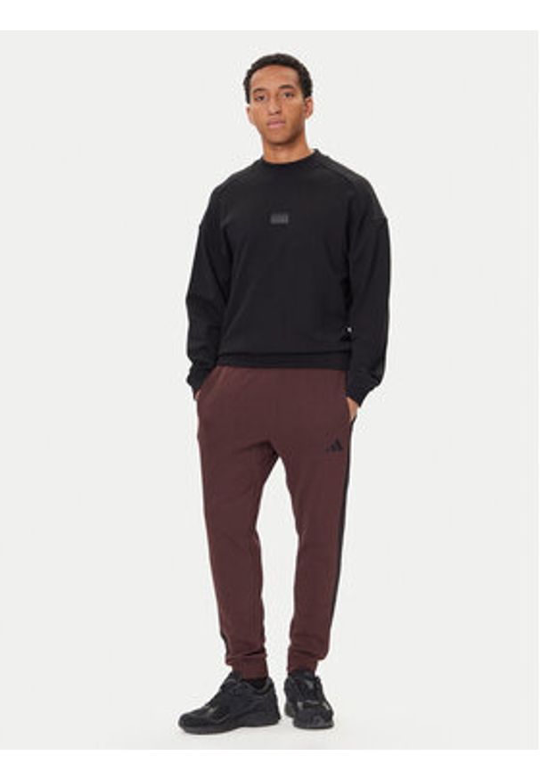 Adidas - adidas Spodnie dresowe Essentials 3-Stripes JX0749 Brązowy Regular Fit. Kolor: brązowy. Materiał: bawełna, syntetyk