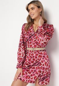 Born2be - Różowa Satynowa Sukienka Mini w Cętki z Kopertowym Dekoltem Nenexa. Kolor: różowy. Materiał: satyna. Wzór: aplikacja. Typ sukienki: kopertowe. Długość: mini