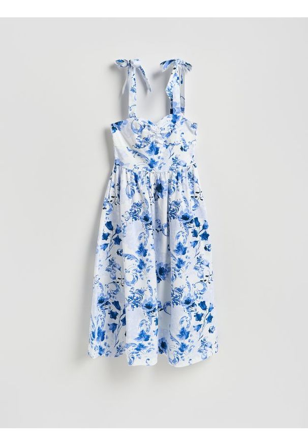 Reserved - Sukienka midi w kwiaty - jasnoniebieski. Kolor: niebieski. Materiał: tkanina. Wzór: kwiaty. Długość: midi