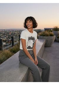 Sinsay - Bawełniana koszulka z nadrukiem - biały. Kolor: biały. Materiał: bawełna. Wzór: nadruk