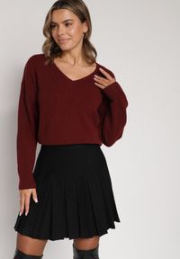 Born2be - Czarna Plisowana Spódnica z Wiskozą z Wysokim Stanem Nesadoe. Okazja: na co dzień, na spotkanie biznesowe. Stan: podwyższony. Kolor: czarny. Materiał: wiskoza. Styl: biznesowy, klasyczny, casual, elegancki #2