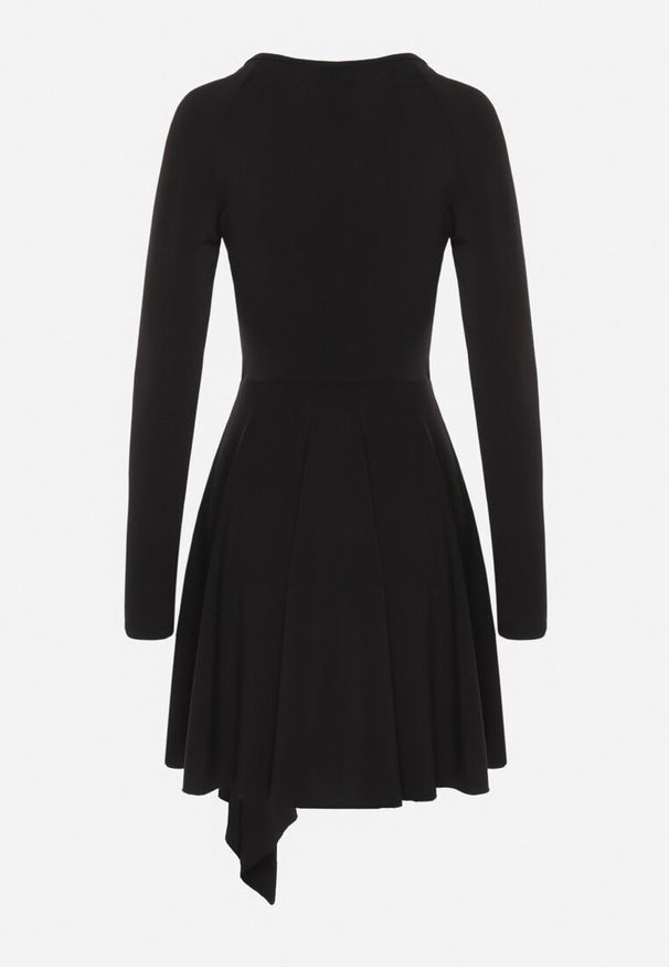 Born2be - Czarna Asymetryczna Sukienka Koktajlowa z Odpinaną Kwiatową Broszką Grangerra. Kolor: czarny. Wzór: kwiaty. Typ sukienki: asymetryczne. Styl: wizytowy