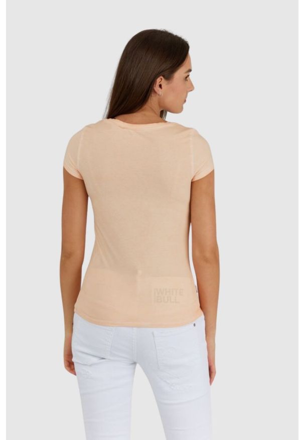 Guess - GUESS Brzoskwiniowy t-shirt damski z efektem sprania. Kolor: pomarańczowy. Materiał: bawełna. Wzór: aplikacja