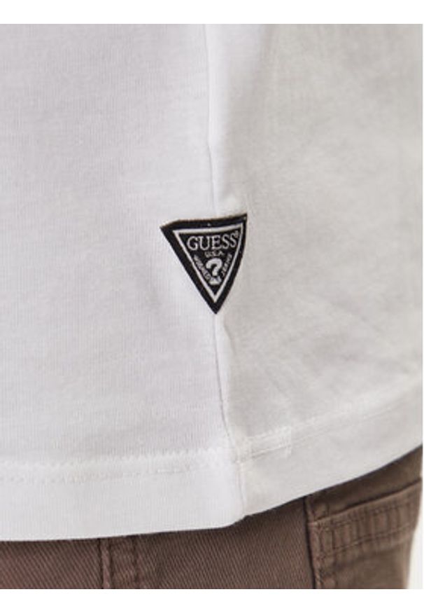 Guess T-Shirt M5BI72 I3Z14 Biały Slim Fit. Kolor: biały. Materiał: bawełna