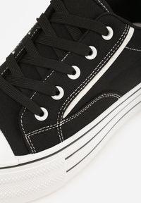 Renee - Czarne Trampki o Klasycznym Fasonie na Platformie Opheme. Okazja: na spacer, na co dzień. Kolor: czarny. Obcas: na platformie. Styl: klasyczny #6