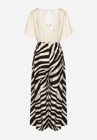 Born2be - Czarno-Biały Taliowany Kombinezon z Szerokimi Nogawkami i Paskiem w Talii Nellma. Okazja: na co dzień. Kolor: czarny. Materiał: wiskoza. Długość rękawa: krótki rękaw. Długość: krótkie. Styl: casual, elegancki #5