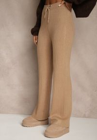 Renee - Beżowe Szerokie Spodnie z Wełną High Waist z Prążkowanego Materiału Reinna. Okazja: na co dzień. Stan: podwyższony. Kolor: beżowy. Materiał: prążkowany, wełna, materiał. Styl: casual #3