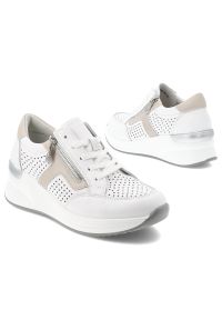 Sneakersy damskie Vinceza, ze skóry naturalnej licowej ażurowa cholewka zamek i sznurowanie lekka podeszwa, białe, 95403. Okazja: na co dzień, na spacer. Zapięcie: sznurówki. Kolor: biały. Materiał: skóra. Szerokość cholewki: normalna. Wzór: ażurowy. Obcas: na platformie. Styl: elegancki, casual, klasyczny, sportowy #5