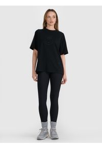4f - 4F T-shirt oversize z nadrukiem damski - czarny XS. Okazja: na co dzień. Kolor: czarny. Materiał: jersey, tkanina, dzianina, bawełna, materiał. Długość rękawa: krótki rękaw. Długość: krótkie. Wzór: nadruk. Styl: sportowy, klasyczny, casual