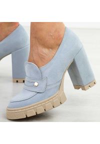 DEONI - Niebieskie zamszowe Polskie mokasyny damskie na słupku, loafersy Deoni D207. Kolor: niebieski. Materiał: zamsz. Obcas: na słupku #1