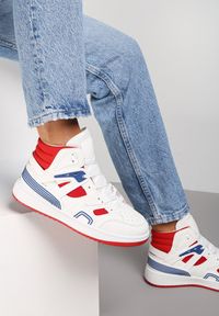 Renee - Biało-Czerwone Sneakersy Philena. Nosek buta: okrągły. Zapięcie: sznurówki. Kolor: biały. Materiał: dresówka, materiał, guma, jeans. Wzór: kolorowy