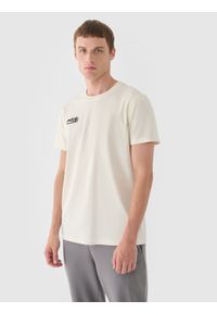 4f - 4F T-shirt regular gładki męski - beżowy S. Okazja: na co dzień. Kolor: beżowy. Materiał: bawełna, jersey, dzianina. Długość rękawa: krótki rękaw. Długość: krótkie. Wzór: gładki. Styl: sportowy, klasyczny, casual