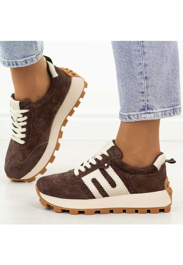 Brązowe skórzane półbuty damskie Filippo Dp6743/26. Okazja: na co dzień. Kolor: brązowy. Materiał: skóra. Sezon: jesień, wiosna, lato. Obcas: na platformie