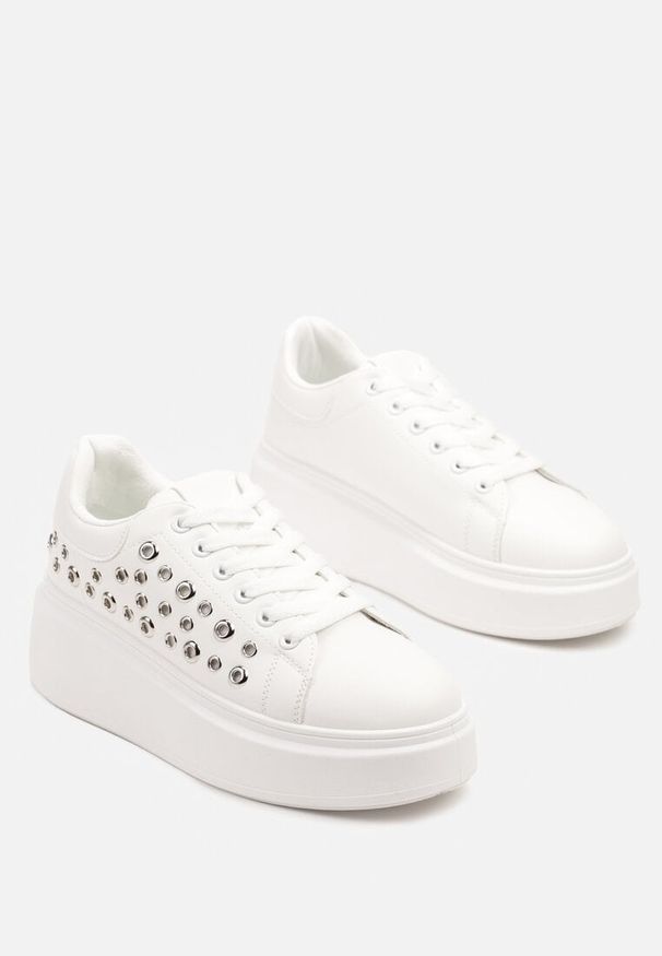 Renee - Białe Sneakersy na Niskiej Platformie z Aplikacjami przy Cholewce Maristia. Okazja: na co dzień. Nosek buta: okrągły. Kolor: biały. Szerokość cholewki: normalna. Wzór: aplikacja. Sezon: lato, wiosna. Obcas: na platformie